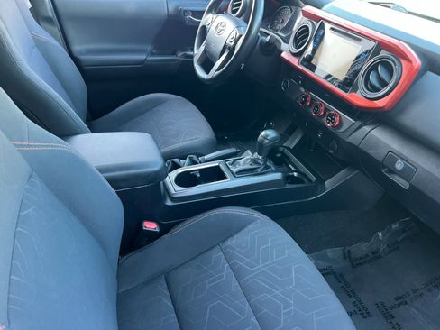 Used 2017 Toyota Tacoma TRD Off-Road w/ Tow Package image 16