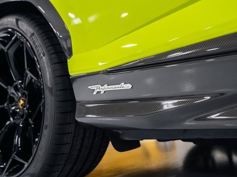 Used 2024 Lamborghini Urus Performante AWD/4WD image 43