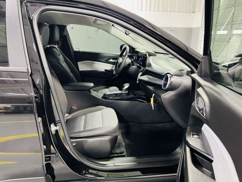 Used 2025 Chevrolet Trax LT image 31