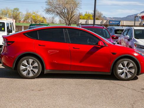 Used 2020 Tesla Model Y Long Range image 4