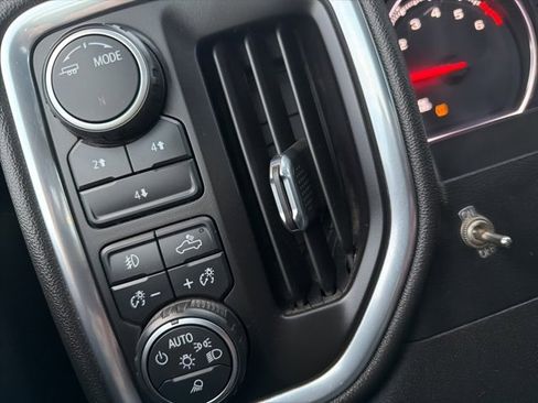 Used 2022 Chevrolet Silverado 2500 LT w/ Convenience Package image 18