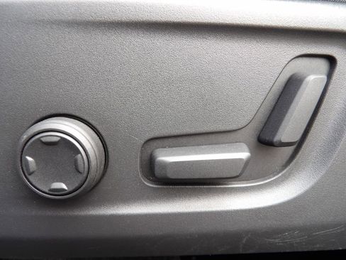 Used 2021 Volvo XC40 T5 R-Design w/ Climate Package image 13