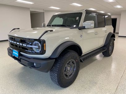 New 2025 Ford Bronco Outer Banks w/ Sasquatch Package