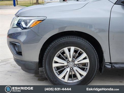 Used 2020 Nissan Pathfinder SV image 8