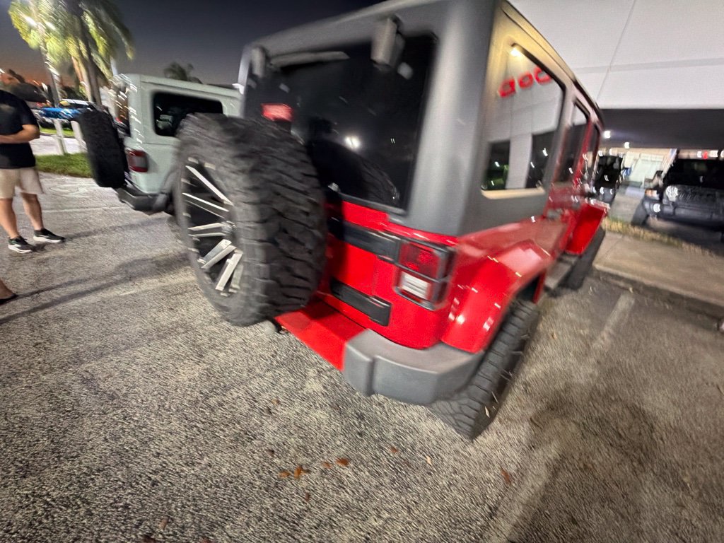 Used 2017 Jeep Wrangler Unlimited Sahara w/ Connectivity Group AWD/4WD image 29
