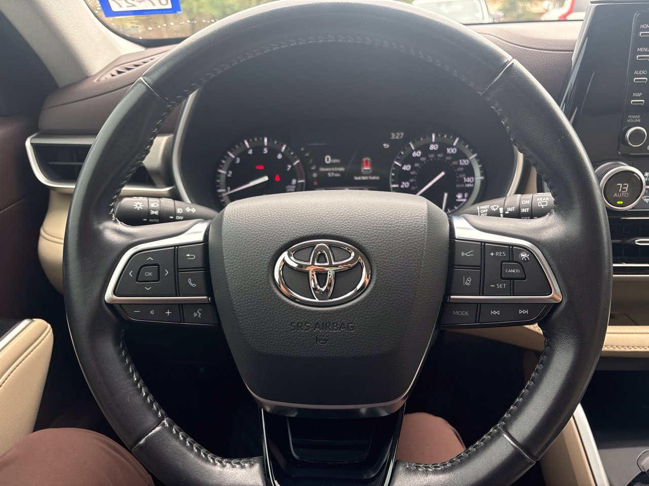Used 2021 Toyota Highlander XLE AWD/4WD image 25