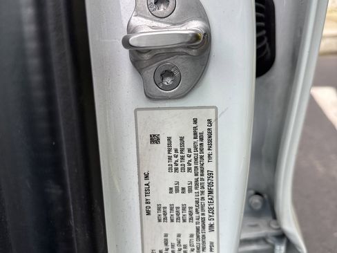 Used 2021 Tesla Model 3 Standard Range Plus image 4