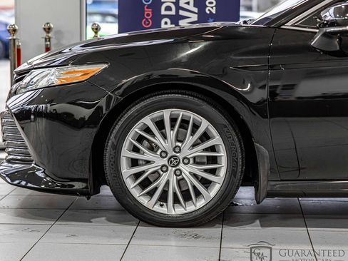 Used 2020 Toyota Camry XLE image 8