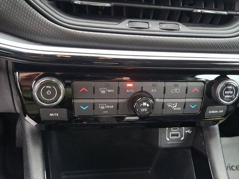 Used 2022 Jeep Compass Trailhawk w/ Trailhawk Convenience Group AWD/4WD image 17