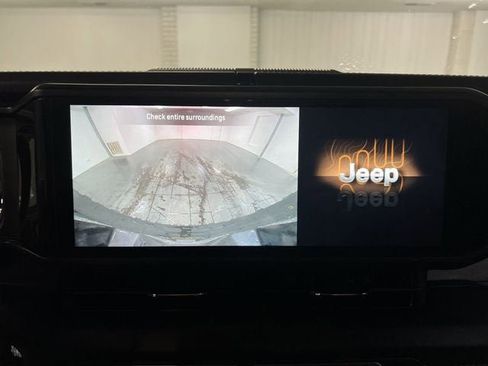 Used 2024 Jeep Wrangler Unlimited Sahara AWD/4WD image 14