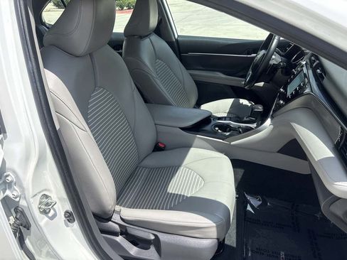 Used 2020 Toyota Camry SE w/ Carpet Mat Package FWD image 17