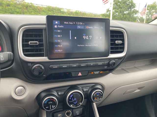 Used 2025 Hyundai Venue SEL FWD image 13