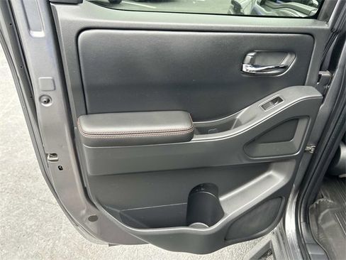 Used 2025 Nissan Frontier PRO-4X image 19