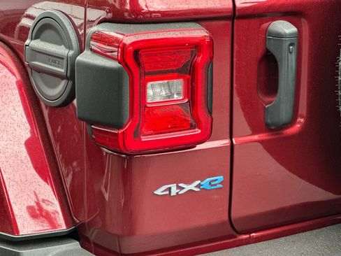 Used 2021 Jeep Wrangler Unlimited Sahara image 27