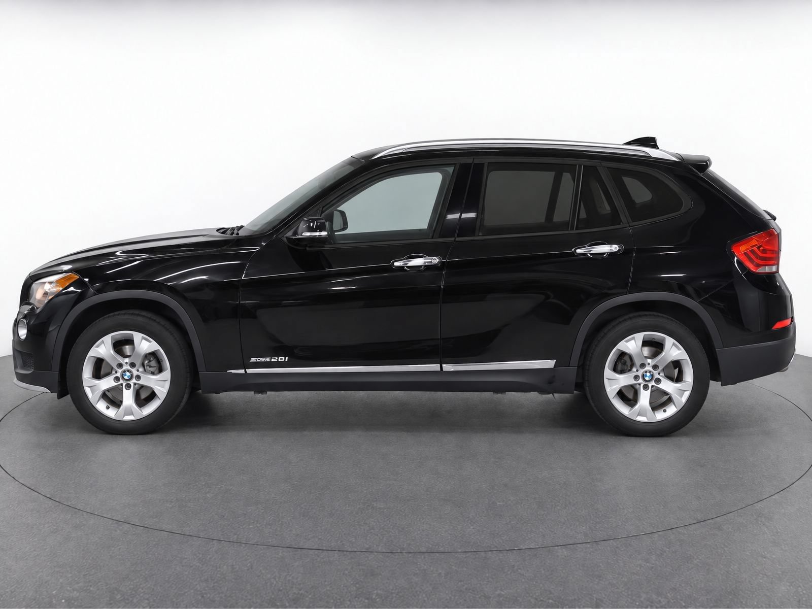 Used 2015 BMW X1 sDrive28i RWD image 3