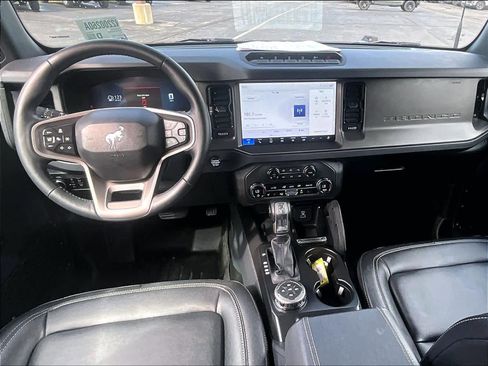 Used 2025 Ford Bronco Badlands image 20