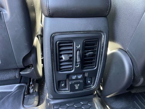 Used 2020 Jeep Grand Cherokee Limited w/ Luxury Group II AWD/4WD image 14