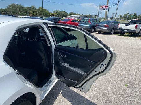 Used 2019 Toyota Corolla SE FWD image 19