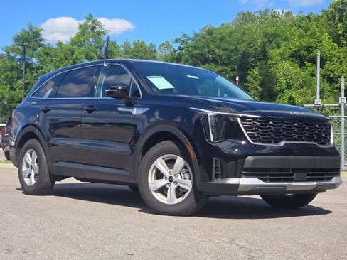 Used 2026 Kia Sorento LX FWD image 1