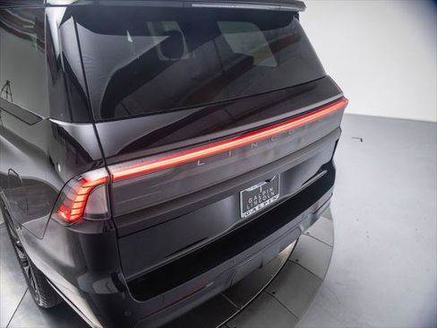 New 2026 Lincoln Navigator Reserve w/ Jet Appearance Package AWD/4WD image 32