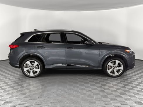 Used 2025 Audi Q5 Premium Plus w/ Premium Plus AWD/4WD image 8