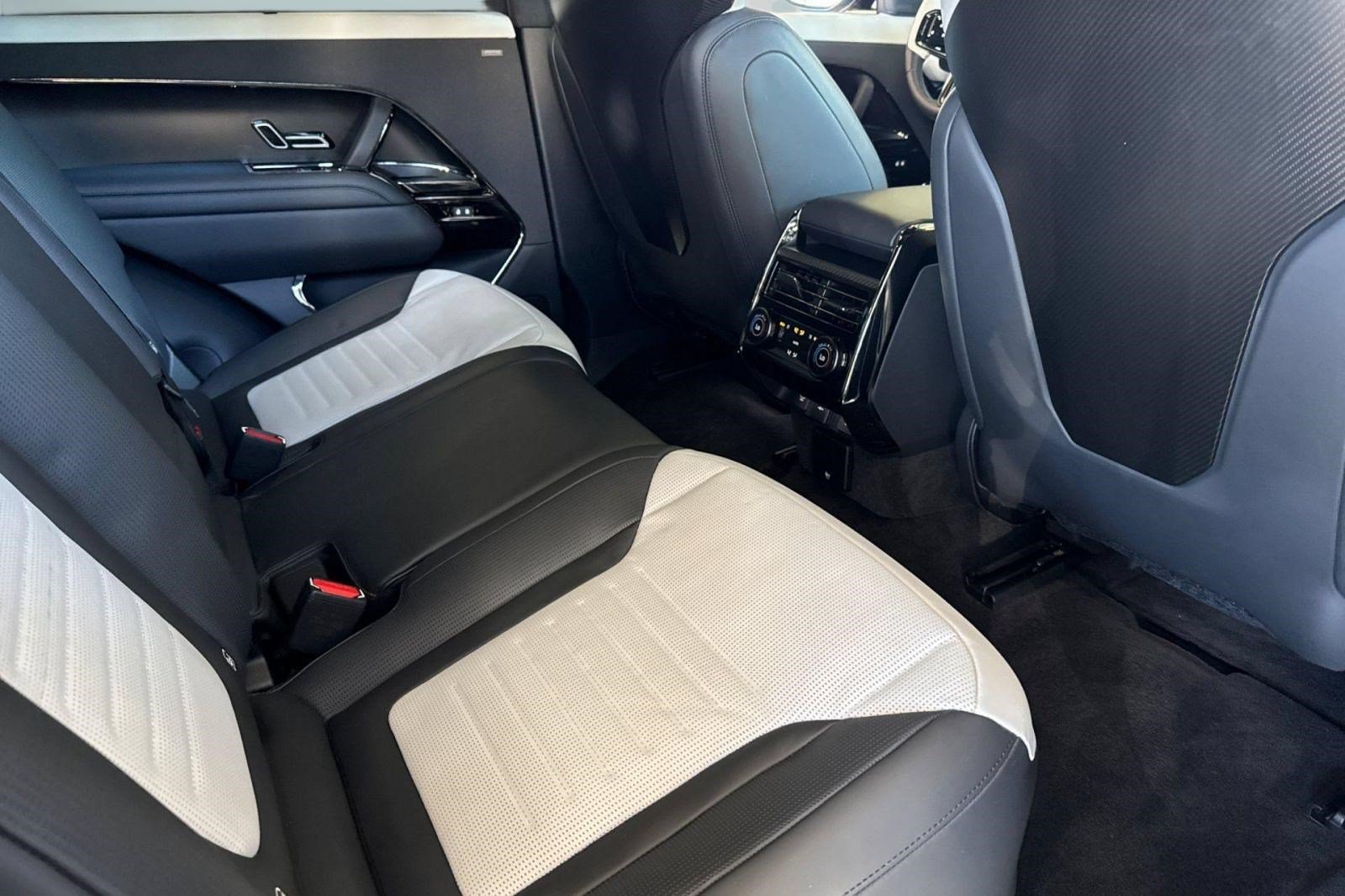 Certified 2024 Land Rover Range Rover Sport AWD/4WD image 33