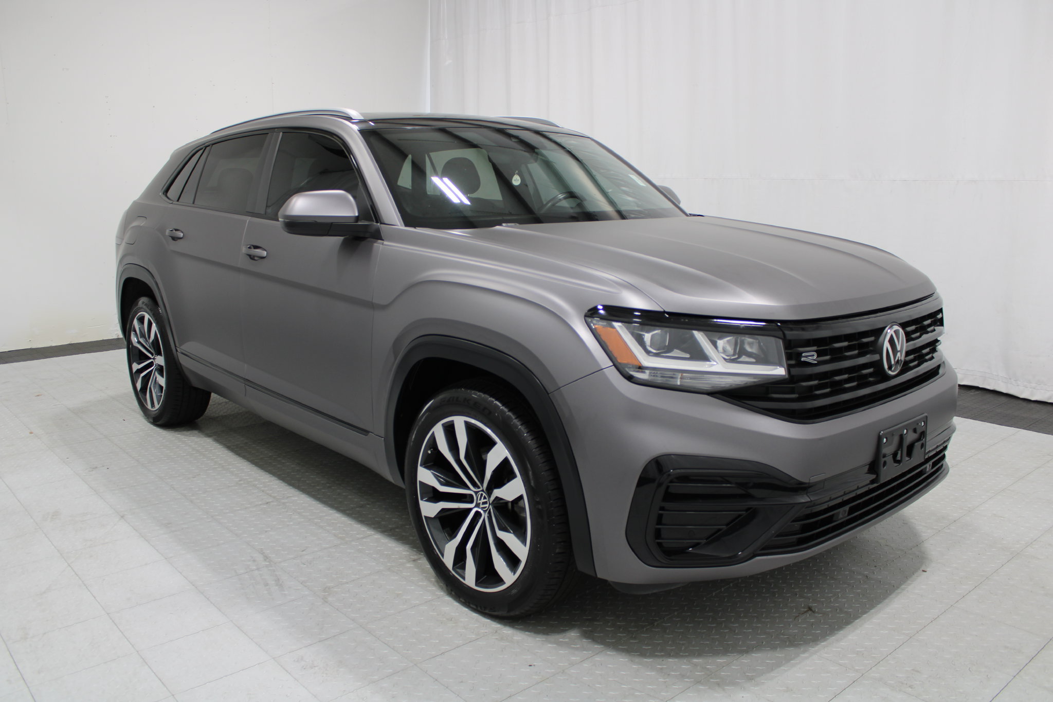 Used 2020 Volkswagen Atlas Cross Sport SEL R-Line AWD/4WD image 4