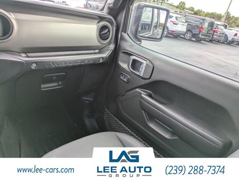 Used 2018 Jeep Wrangler Unlimited Sport S AWD/4WD image 15