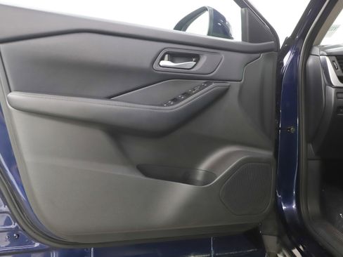 Used 2025 Nissan Rogue SV AWD/4WD image 19