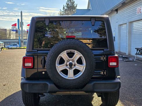 Used 2018 Jeep Wrangler Sport S image 4