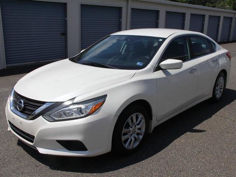 Used 2017 Nissan Altima 2.5 S w/ Power Driver Seat Package FWD image 2