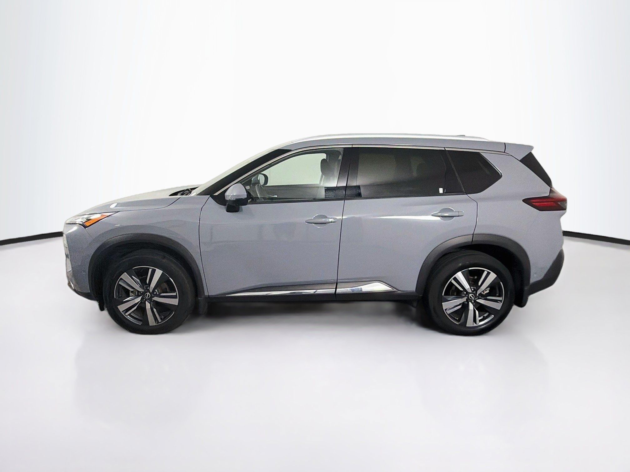 Used 2023 Nissan Rogue SL w/ SL Premium Package FWD image 4