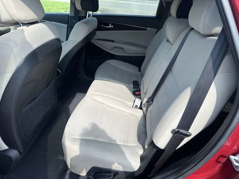 Used 2016 Kia Sorento FWD image 16