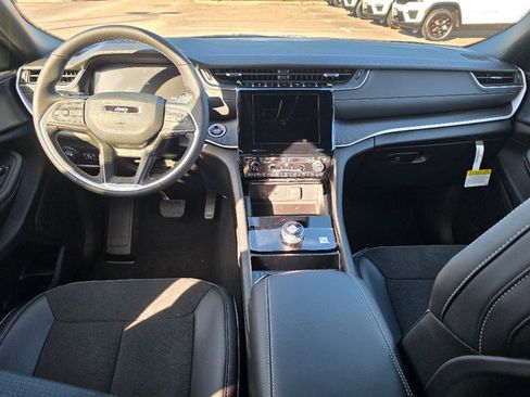 New 2025 Jeep Grand Cherokee Altitude image 2