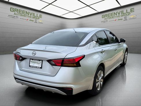 Used 2024 Nissan Altima 2.5 S image 6
