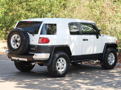 Used 2009 Toyota FJ Cruiser 2WD w/ TRD Sport Pkg image 13