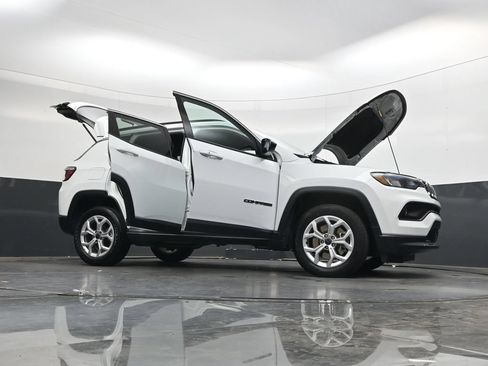 Used 2025 Jeep Compass Latitude AWD/4WD image 45