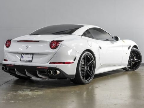 Used 2015 Ferrari California T image 11