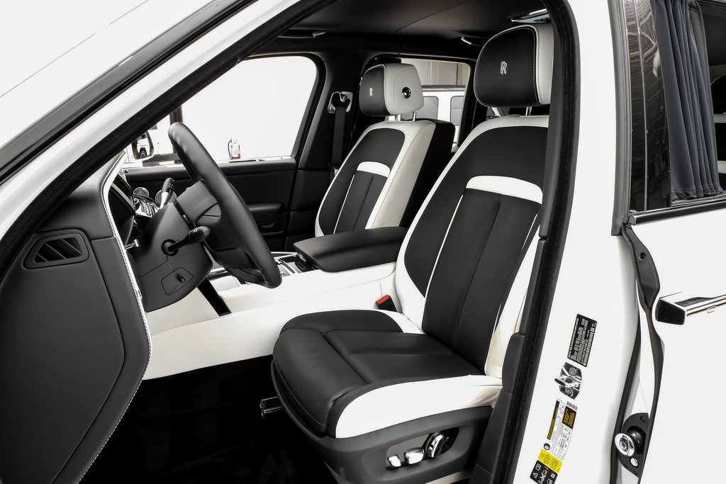 Used 2022 Rolls-Royce Cullinan Black Badge AWD/4WD image 30