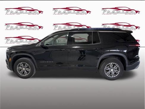 Used 2024 Chevrolet Traverse LT image 2