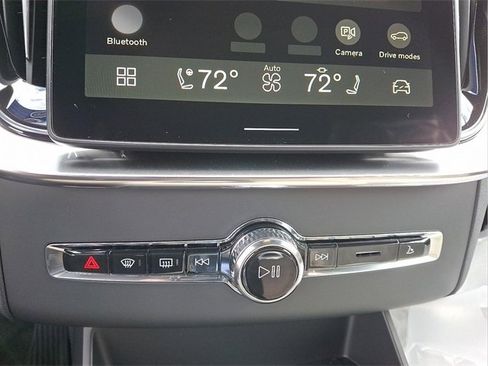 New 2026 Volvo XC90 B6 Plus w/ Protection Package Premier image 9