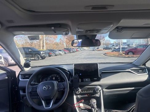 Used 2025 Toyota RAV4 XLE Premium image 8