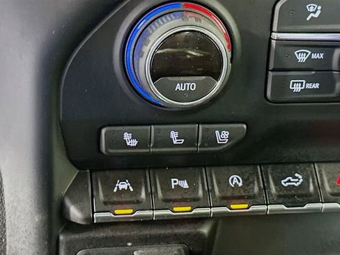 Used 2021 Chevrolet Silverado 1500 High Country image 21