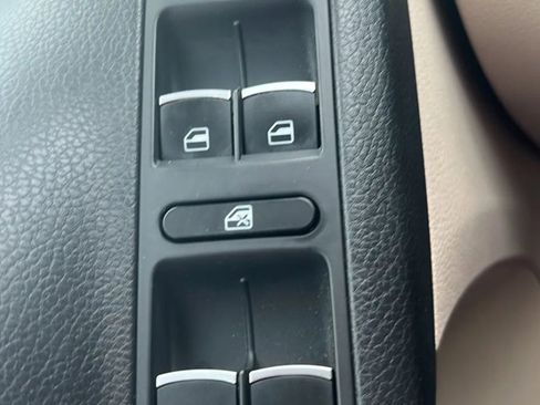 Used 2017 Volkswagen Tiguan Wolfsburg Edition AWD/4WD image 21