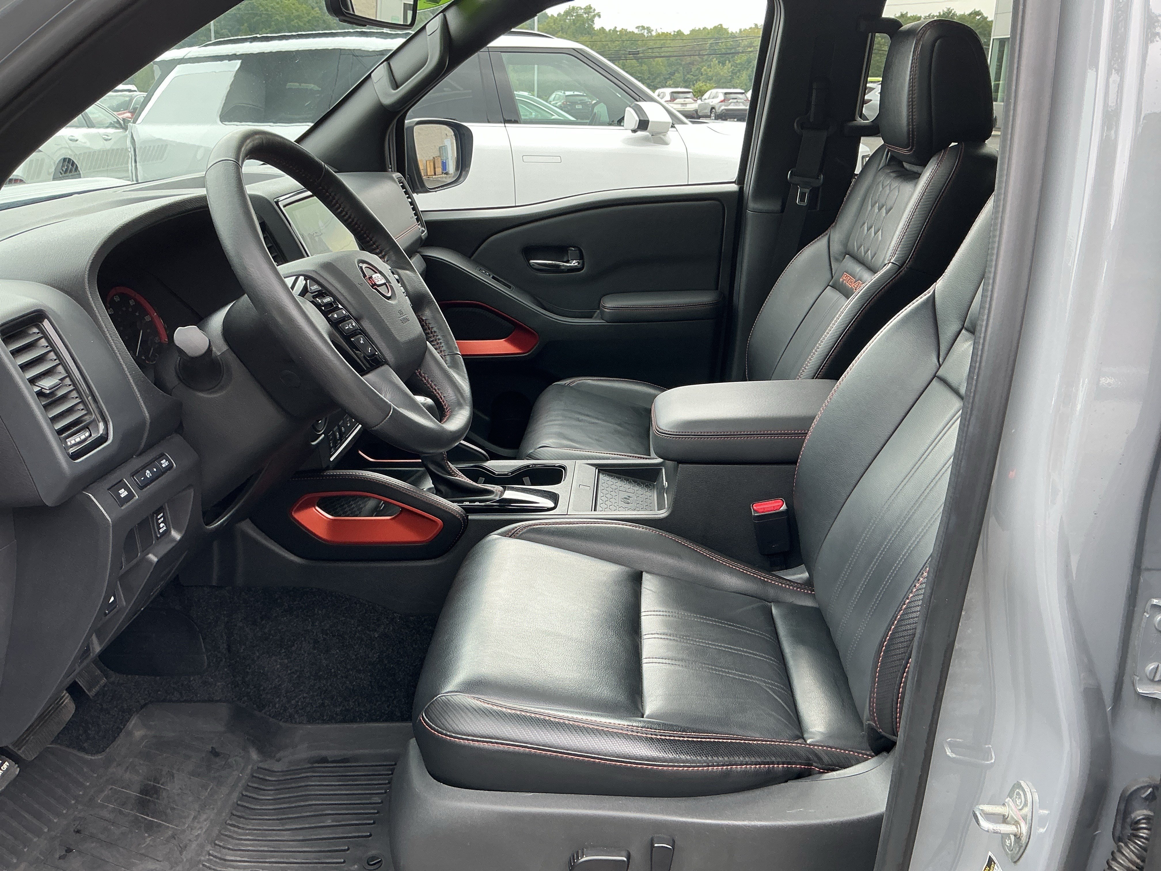 Used 2023 Nissan Frontier PRO-4X w/ Pro-4X Premium Package AWD/4WD image 10