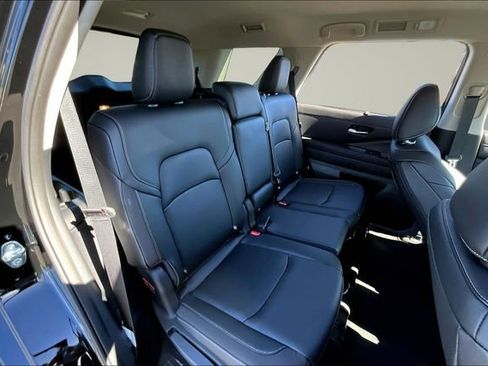 New 2025 Nissan Pathfinder SL image 10