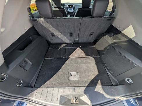 Used 2017 Chevrolet Equinox Premier w/ Enhanced Convenience Package FWD image 9