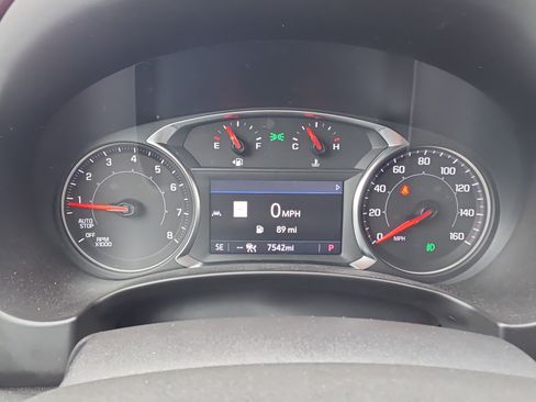 Used 2024 GMC Terrain SLT w/ Infotainment Package II image 25