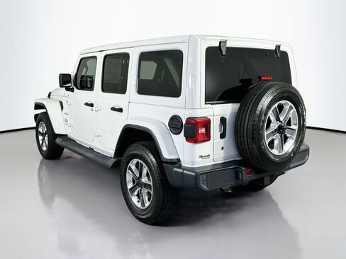 Used 2018 Jeep Wrangler Unlimited Sahara AWD/4WD image 5