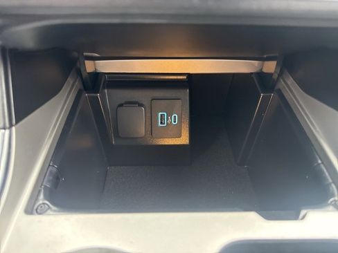 Certified 2023 Ford Explorer XLT w/ Equipment Group 202A image 35